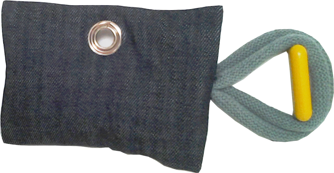 PORTACHIAVI in tessuto denim jeans di cotone organico, con chiusura zip. Il cordino è disponibile in diversi colori. Abbinabile alla sacca. Prodotto handmade, progettato e realizzato in Italia. Composizione del tessuto: 100% cotone organico. | Creazioni artigianali originali